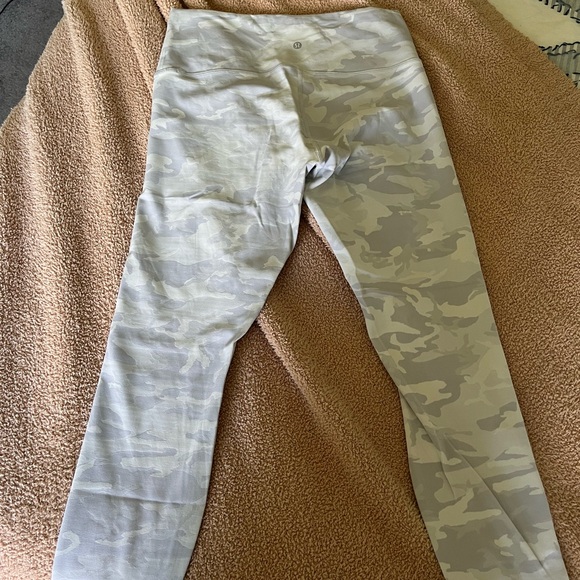 Wunder Under High-Rise Tight 25” Luxtreme Size 12 - Picture 2 of 5